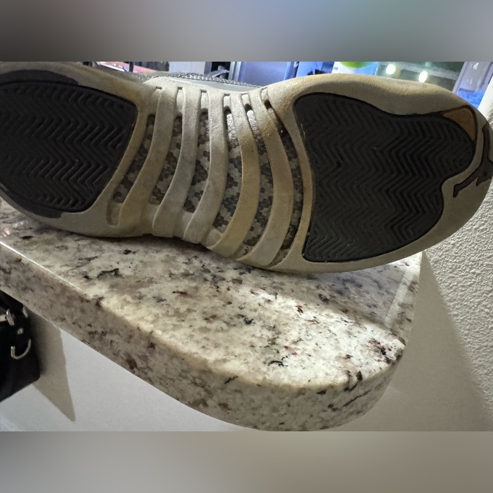 Nike Air Jordan 12 retro grey and gold accents - Picture 3 of 6